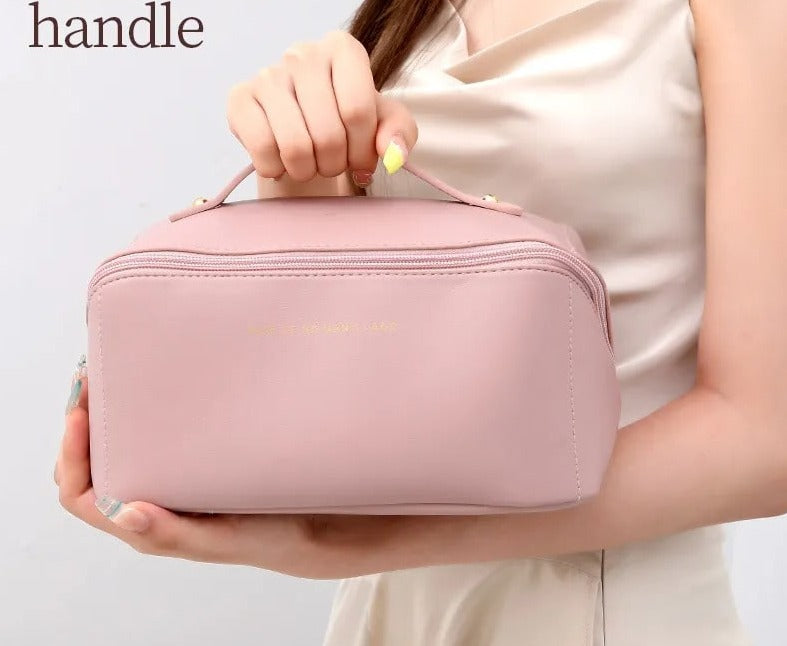 MAKEUP TRAVEL BAG😍