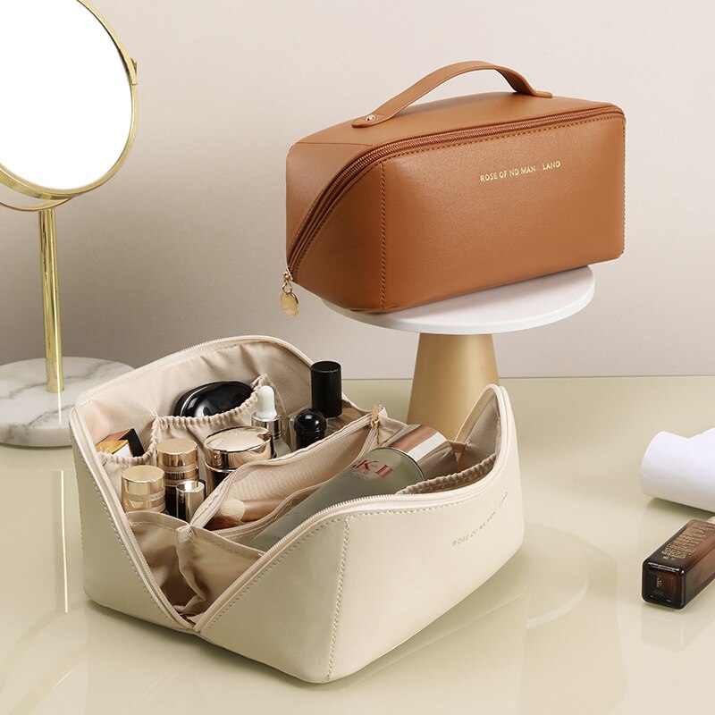 MAKEUP TRAVEL BAG😍