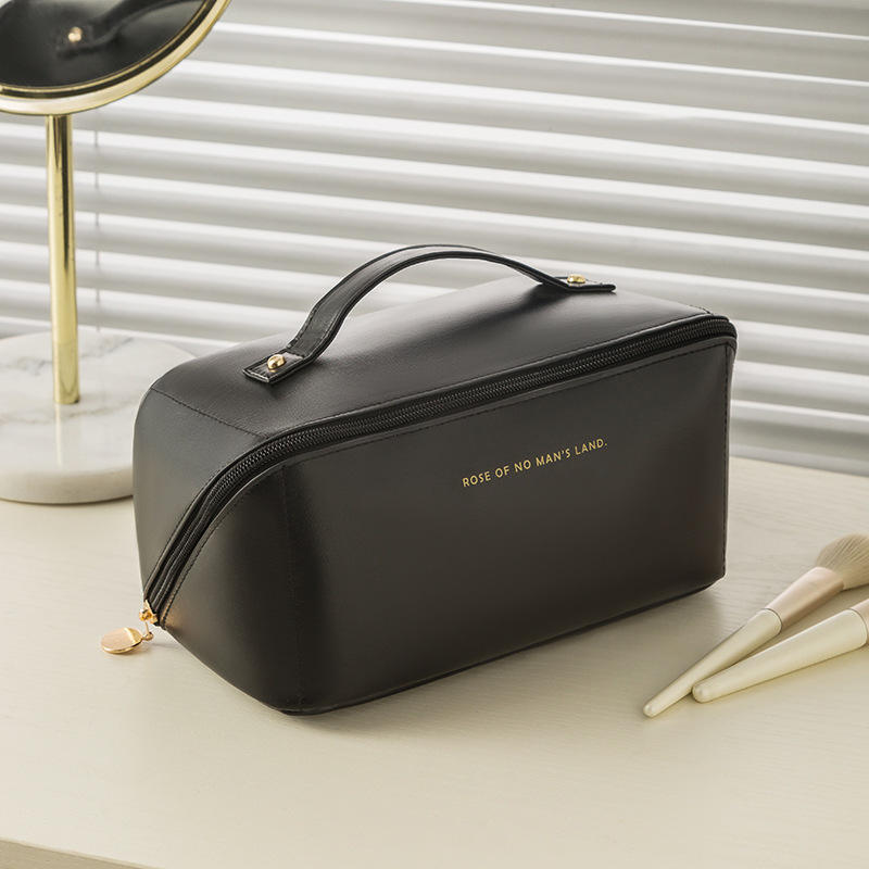 MAKEUP TRAVEL BAG😍